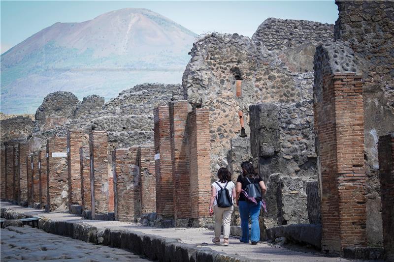 ITALY TOURISM POMPEI