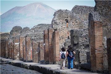 ITALY TOURISM POMPEI