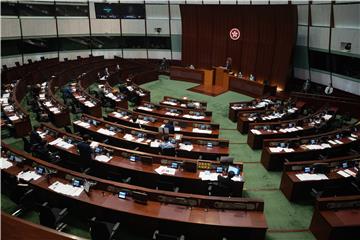 Specijalna policija raspoređena diljem Hong Konga, SAD pritišće Kinu