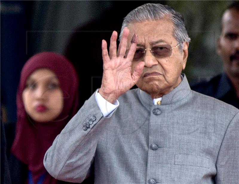 (FILE) MALAYSIA POLITICS PARTIES MAHATHIR