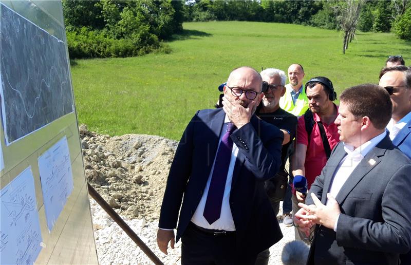 Minister tours road construction sites in Istria