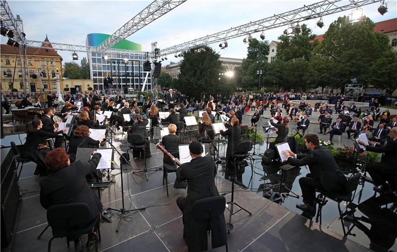 Koncert ispred HNK povodom Dana državnosti