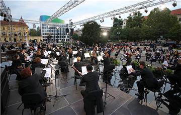 Koncert ispred HNK povodom Dana državnosti