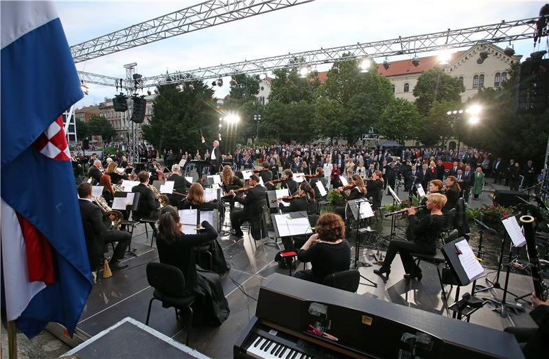 Koncert ispred HNK povodom Dana državnosti