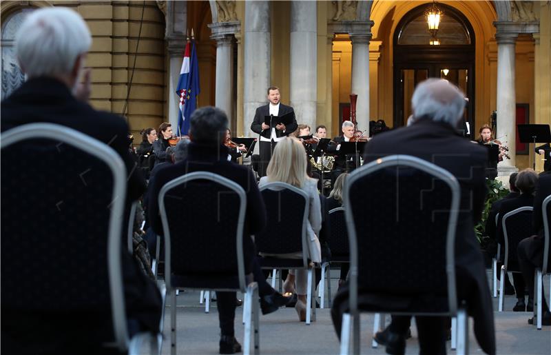 Koncert ispred HNK povodom Dana državnosti