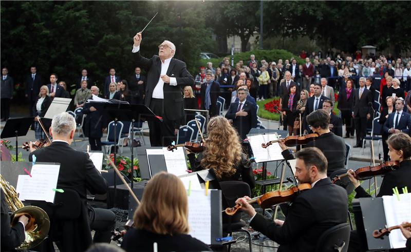 Koncert ispred HNK povodom Dana državnosti