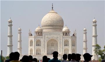 Snažne oluje oštetile Taj Mahal 