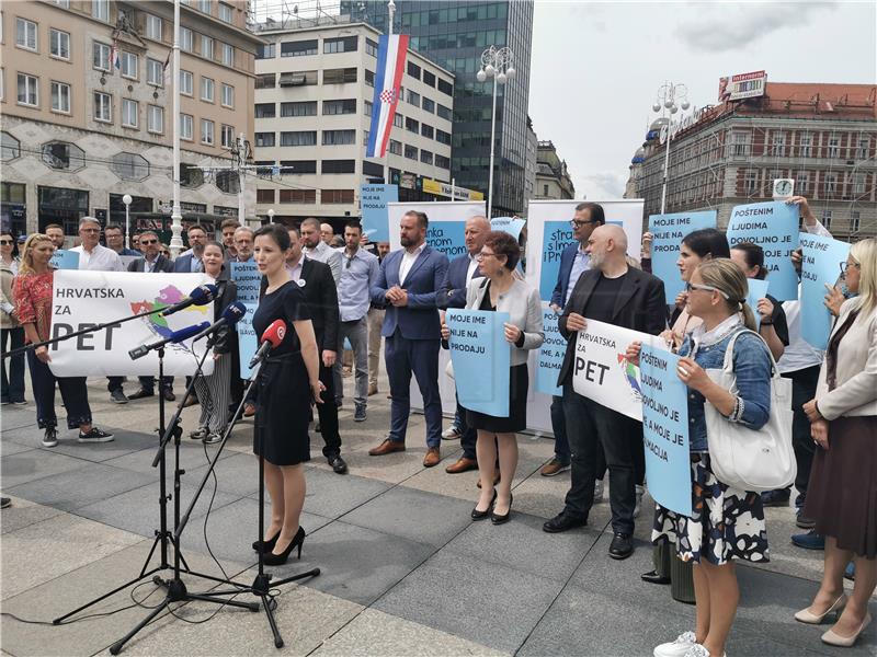  Stranka s Imenom i Prezimenom održala konferenciju za novinare 