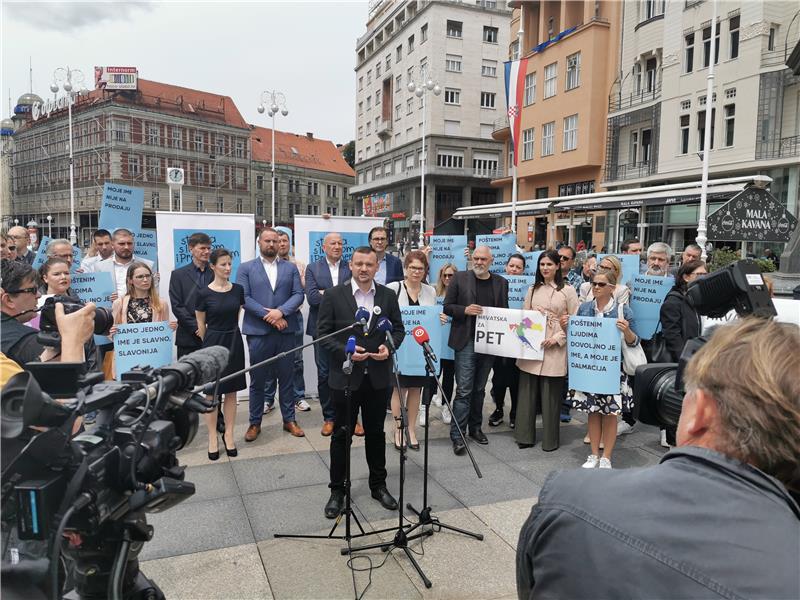  Stranka s Imenom i Prezimenom održala konferenciju za novinare 