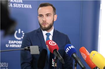 Ministar Josip Aladrović urućio 19 ugovora