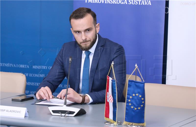 Ministar Josip Aladrović urućio 19 ugovora