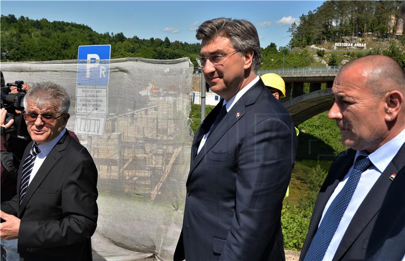 Slunj: Plenković sudjelovao na potpisivanju ugovora za izgradnju vodovodnih sustava