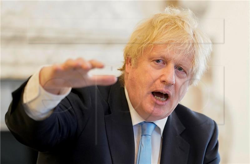 Johnson spreman uzvratiti Kini produljenjem viznih prava za građane Hong Konga   