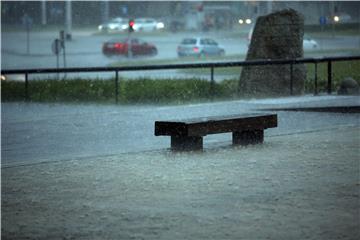 Jako nevrijeme s tučom pogodilo područje Zagreba