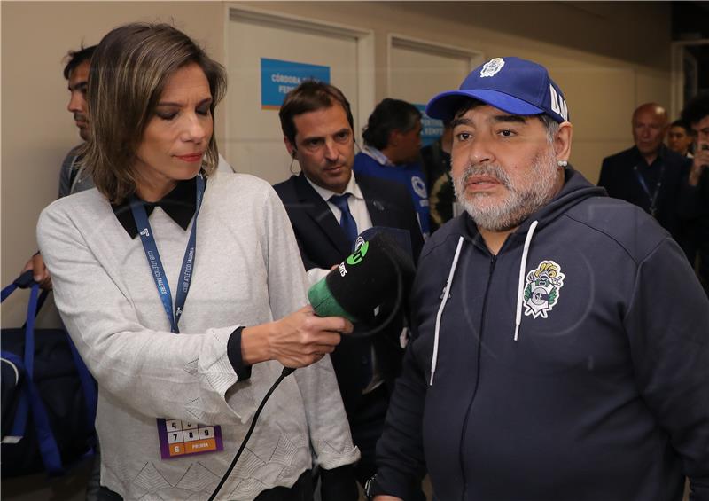 Maradona ostaje trener Gimnasie iz La Plate