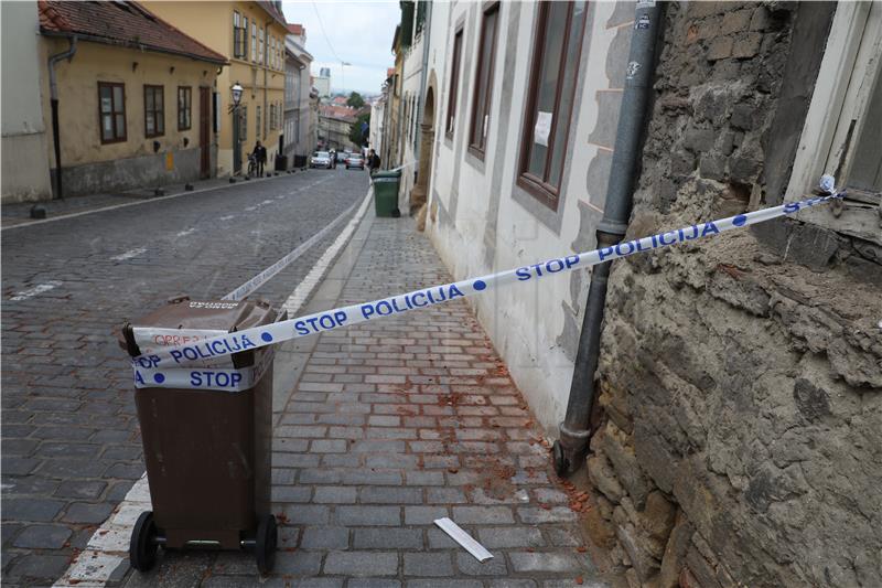 U Mesničkoj ulici uslijed jakog vjetra urušilo se krovište