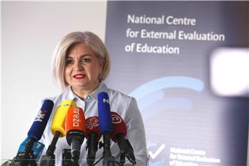 32,000 seniors from 369 secondary schools taking exit exams