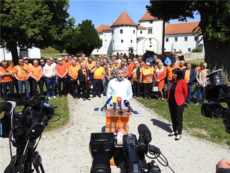 Konferencija za medije Predraga Štromara i Blaženke Divjak