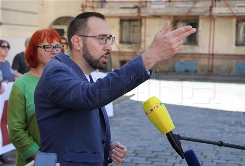 Konferencija za medije o zakonu o obnovi Zagreba