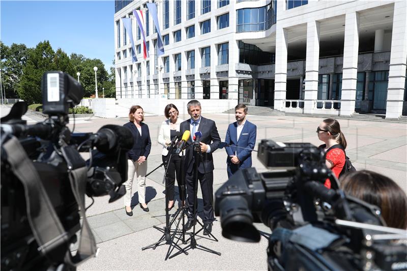 Konferencija za medije političkih stranaka FOKUS i Pametno