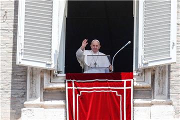 Papa Franjo upozorio Talijane da ne proglase prerano pobjedu protiv covida-19 