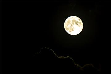 HUNGARY WEATHER FULL MOON