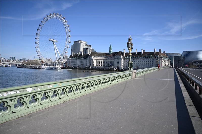 London: Plesači Kraljevskog baleta plešu na pustim ulicama uz glazbu Rolling Stonesa