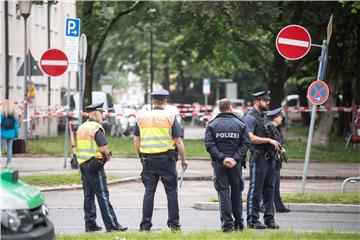 Namjerno se zaletjeli automobilom u skupinu ljudi u Muenchenu