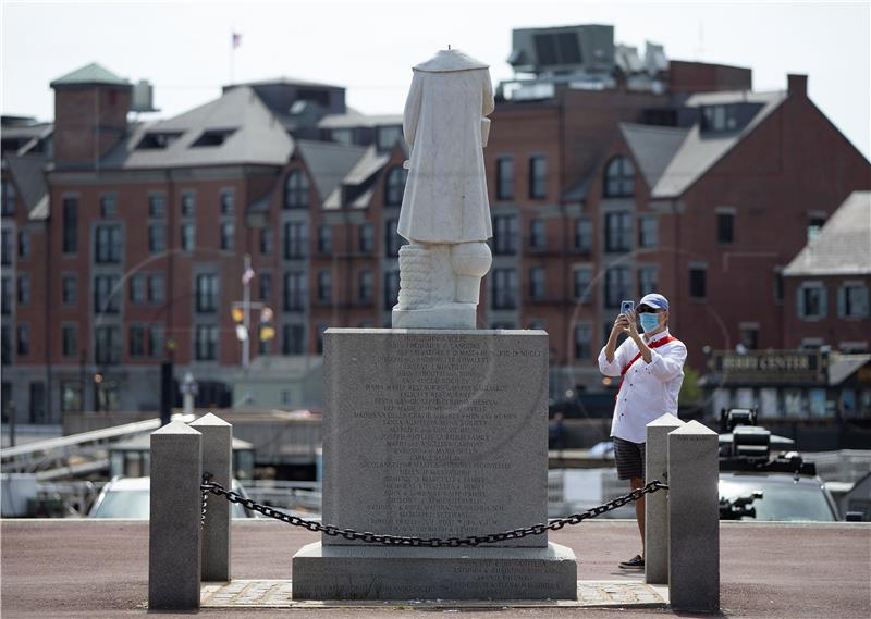 USA COLUMBUS STATUE BEHEADING