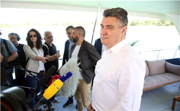 Milanović sudjelovao na predstavljanju broda "solarCat" na Jarunu