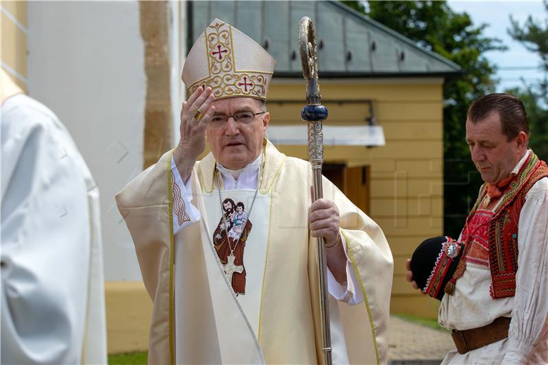 Bozanić u Markuševcu služio misu posvete crkve sv. Šimuna i Jude Tadeja 