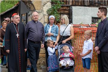 Kardinal Bozanić u Markuševcu posvetio crkvu sv. Šimuna i Jude Tadeja