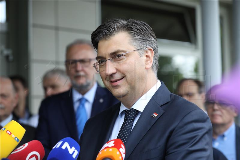 Plenković posjetio Kliniku za infektivne bolesti "Dr. Fran Mihaljević"