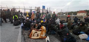 Migrant centres in Serbia half-empty, those in Bosnia overcrowded, says official