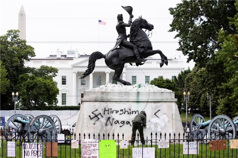 USA WASHINGTON GRAFFITI LAFAYETTE PARK