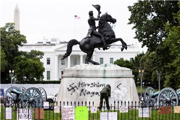 USA WASHINGTON GRAFFITI LAFAYETTE PARK