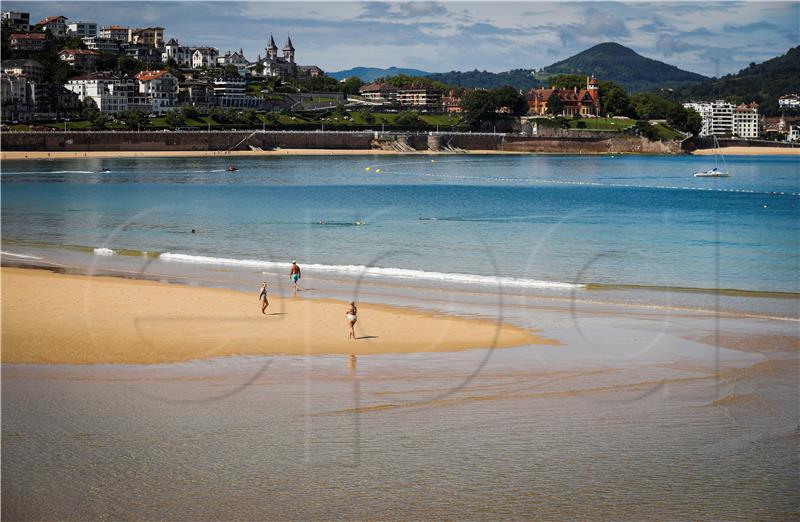 SPAIN WEATHER RAIN BEACH