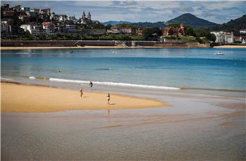 SPAIN WEATHER RAIN BEACH