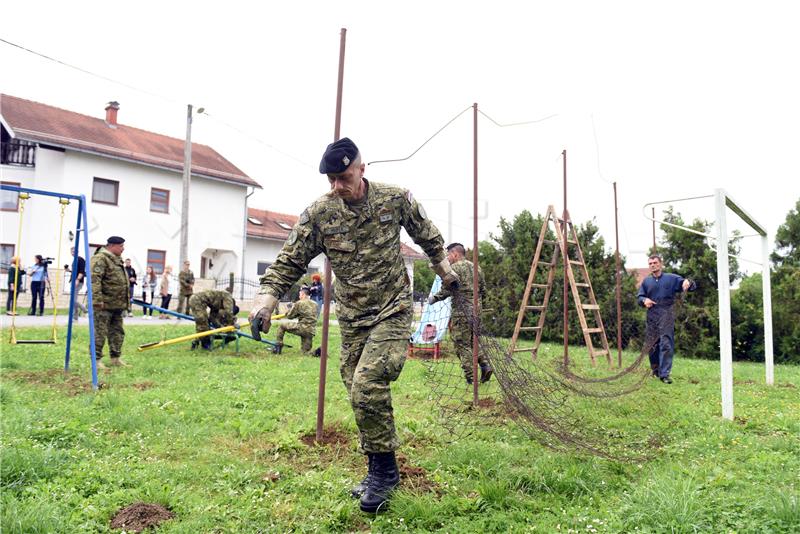 Bjelovar: Hrvatska vojska uređuje dječja igrališta