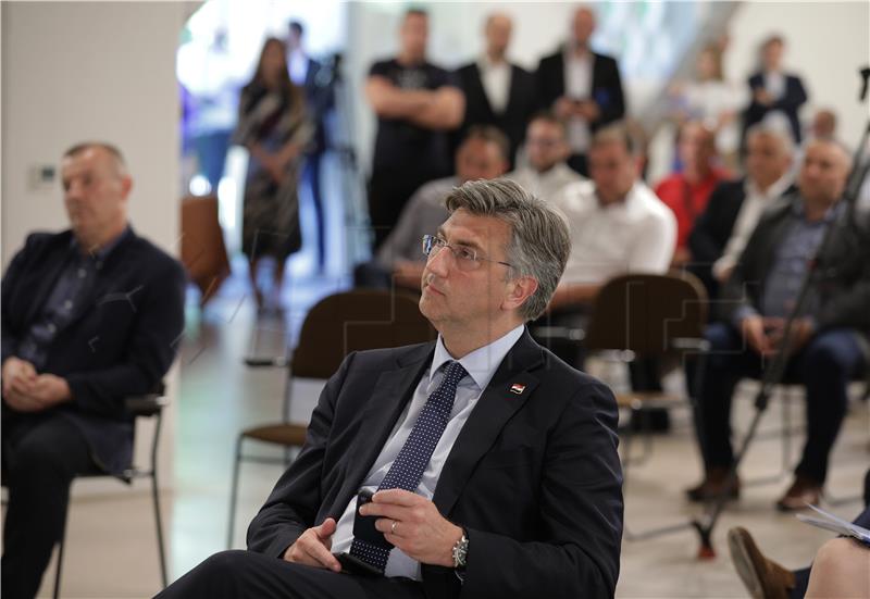 Plenković: To nije bliski kontakt, nadridoktori me ne zanimaju