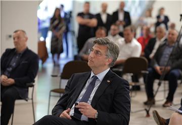 Plenković: To nije bliski kontakt, nadridoktori me ne zanimaju