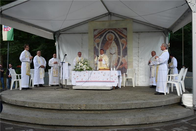 U šumi Lug odana počast žrtvama jugokomunističkog režima