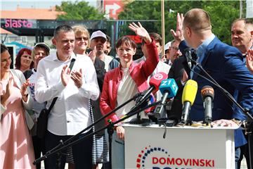 Predizborni skuo Domovinskog pokreta na osječkom Trgu Slobode