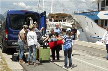 Iz riječke luke isplovilo prvih šest turističkih brodova na kružna putovanja