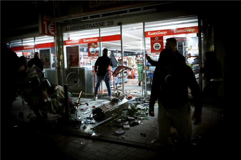 Riots and looting in Stuttgart