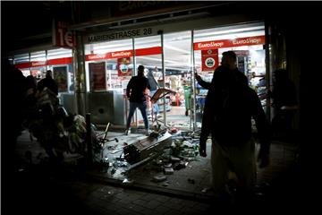 Riots and looting in Stuttgart