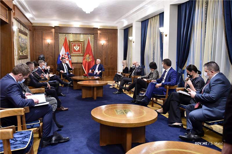 Milanovic meets Montenegro PM, reps of Croatian companies