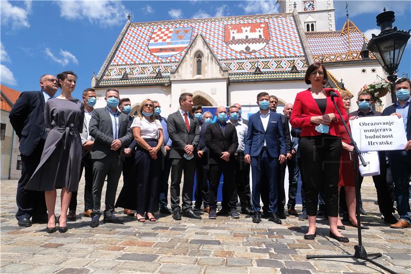 Konferencija za medije koalicija stranka s Imenom i Prezimenom, Pametno i Fokus