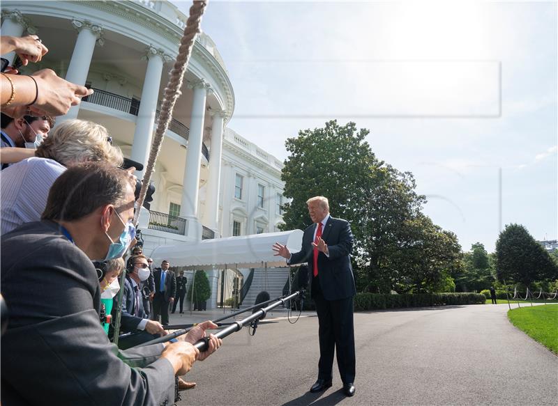 Trump posjetio zid u Arizoni u kojoj raste broj zaraženih