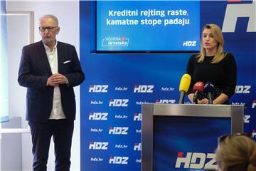 Konferencija za medije Davora Božinovića i Nikoline Brnjac